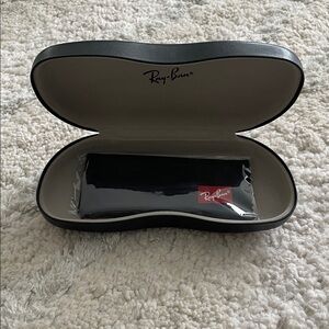 NWOT Authentic Ray-Ban Sunglasses Case w/ Cloth